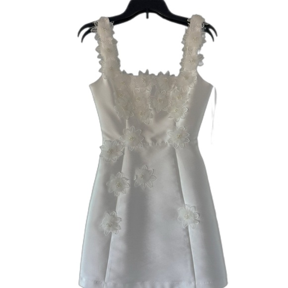 Elder Dress in White, mini dress, tank straps
ELLIATT
XS - Picture 2 of 7